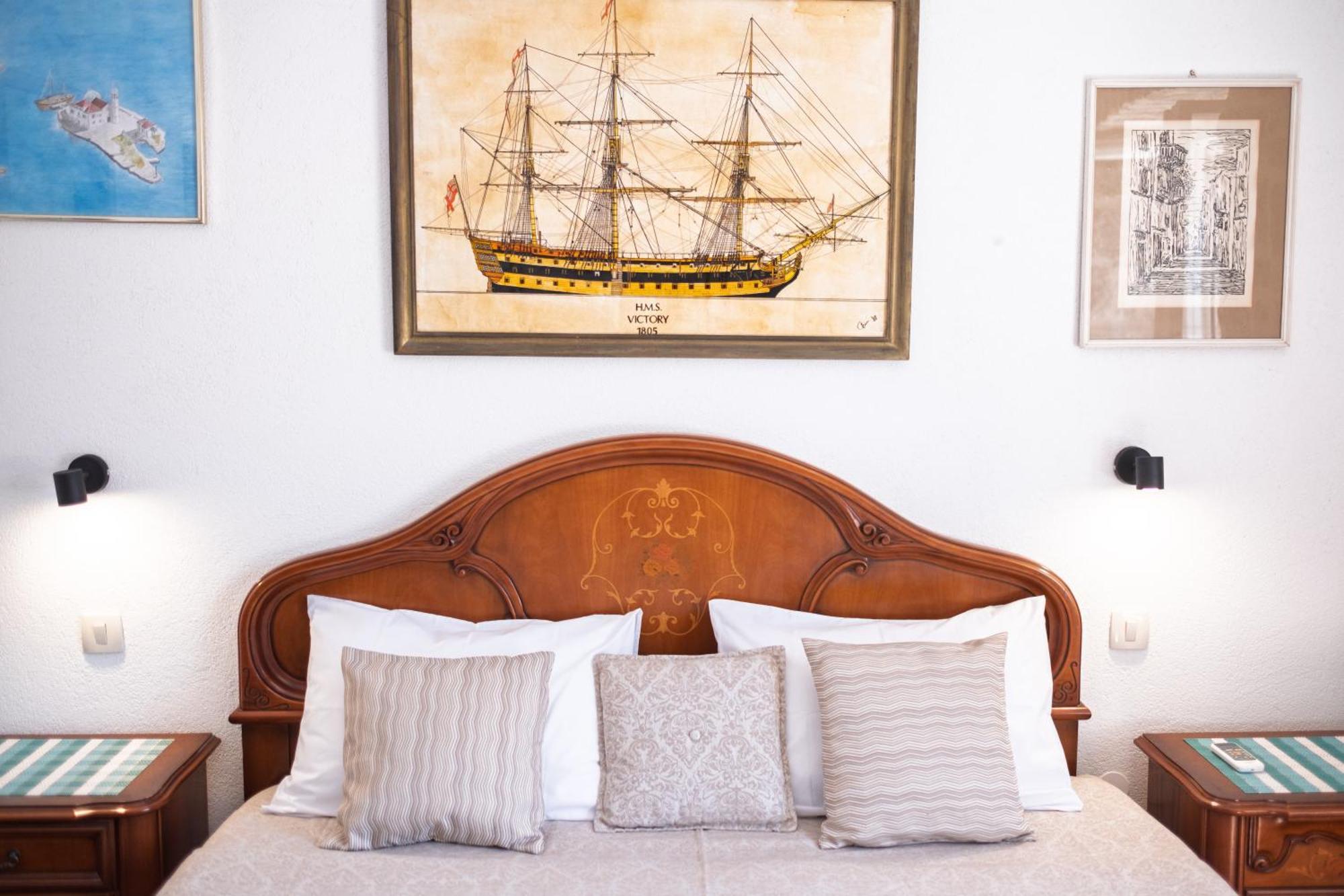 Bluemarine Rooms & Apartments Пераст Экстерьер фото